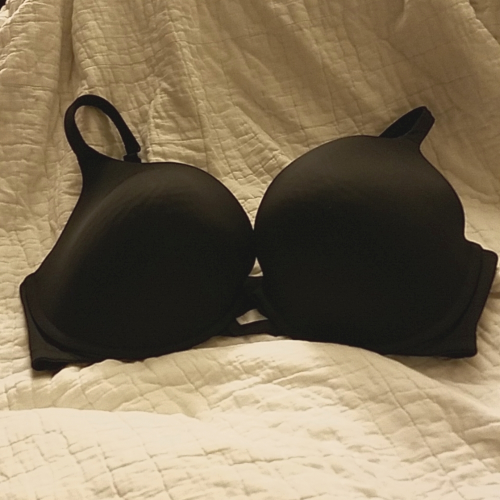 Lane Bryant Cacique 40F Black Smooth Boost Plunge bra. Very good condition.